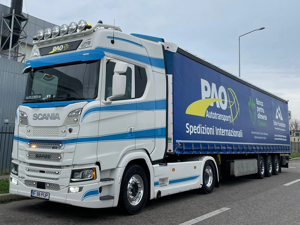 camion Scania si semiremorca pentru transport de marfuri generale international