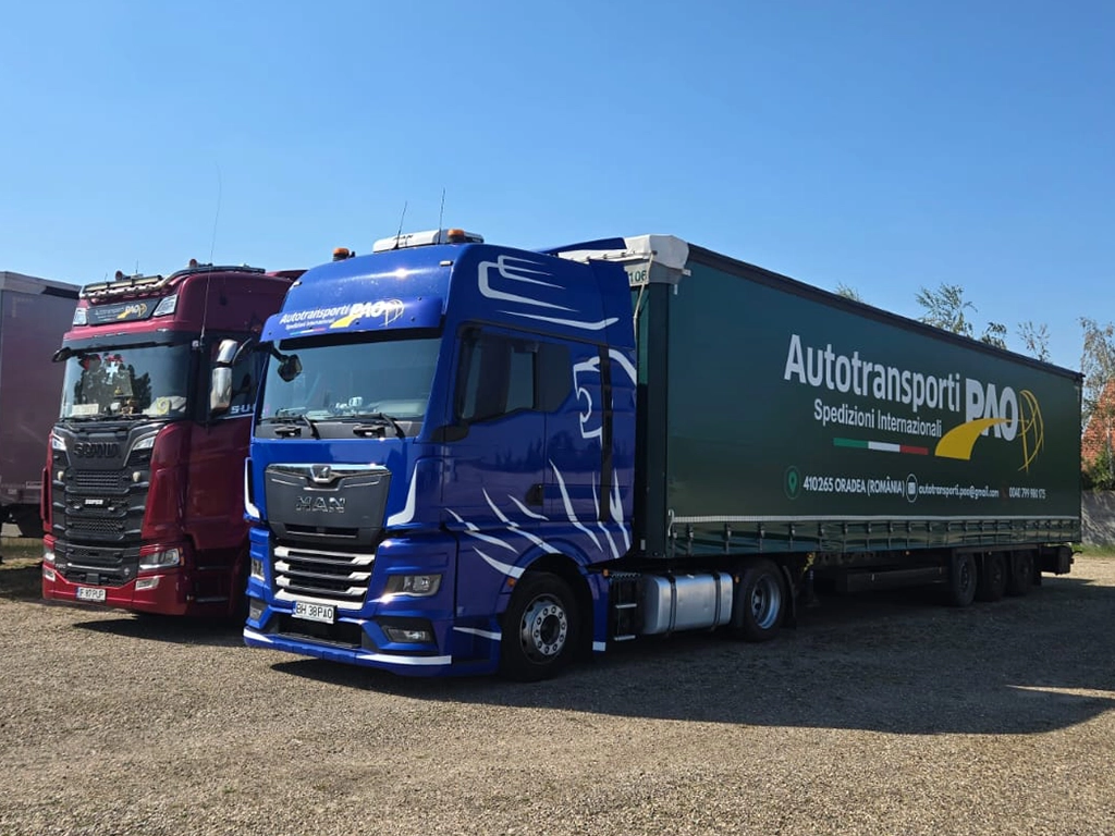 o parte din flota de transport a firmei Autotransporti Pao