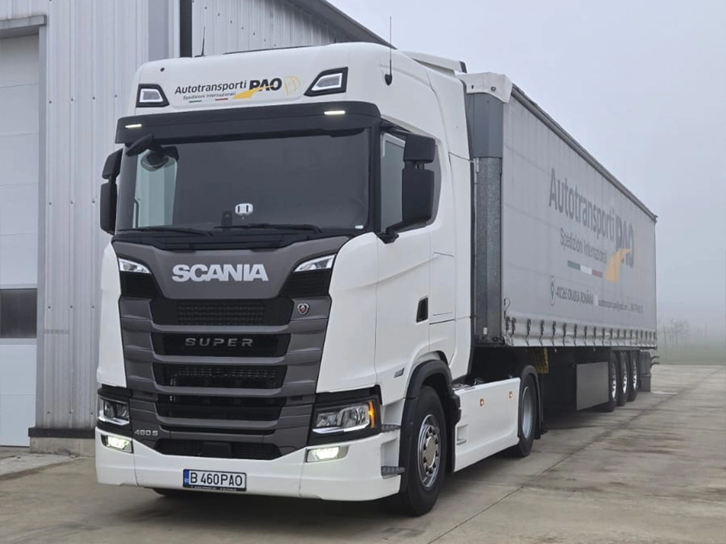 camion Scania si semiremorca cu prelata pentru transport intern si international