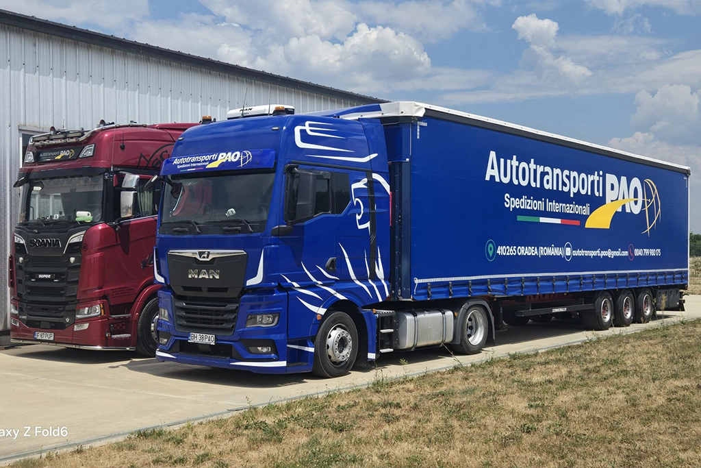 o mica parte din flota de transport a firmei Autotransporti Pao